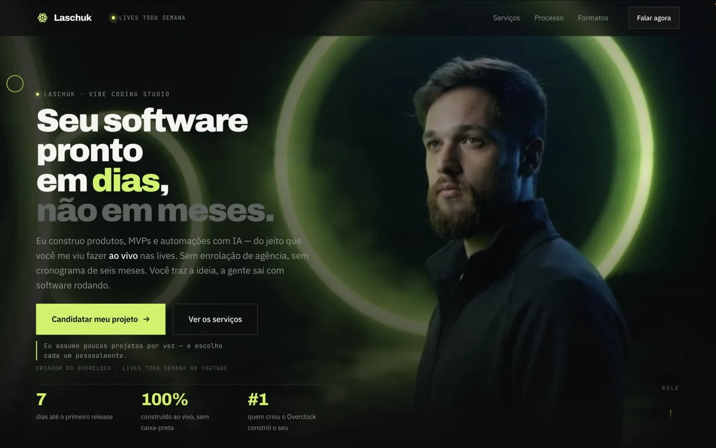 Home do site Laschuk.com.br com a headline “Seu software pronto em dias” ao lado de Laschuk em um hero verde